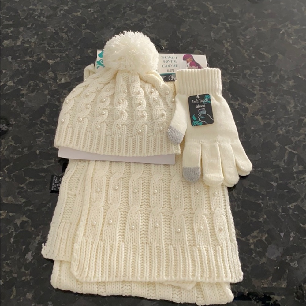 Hat gloves and scarf